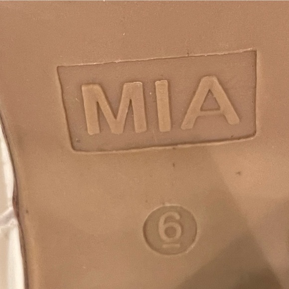 Mia Barby Ivory Python Side Zip Ankle Bootie - Picture 15 of 16